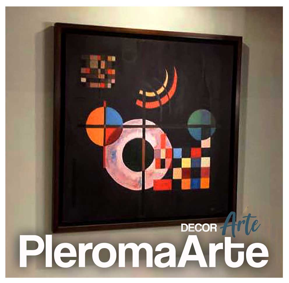 Observamos el diseño de cuadros del artista Wassily Kandinsky la obra es un abstracto geométrico se ve el logo de la galería de arte decorarte de pleroma arte