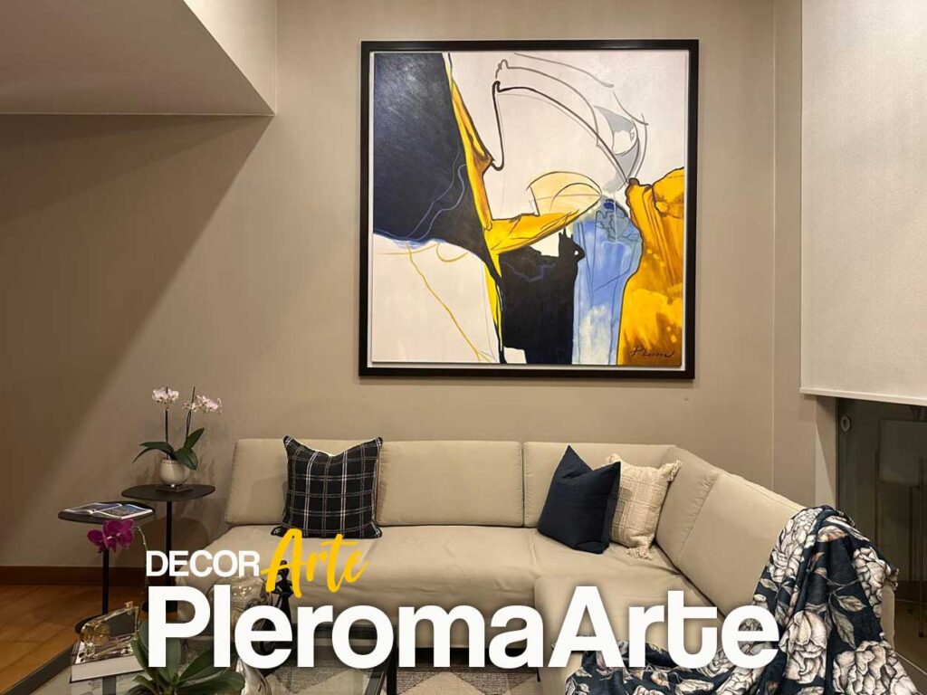 Vemos un cuadro grande abstracto moderno en tonos fríos y acentos cálidos, diseñado por  la galería de arte decorarte de pleroma arte