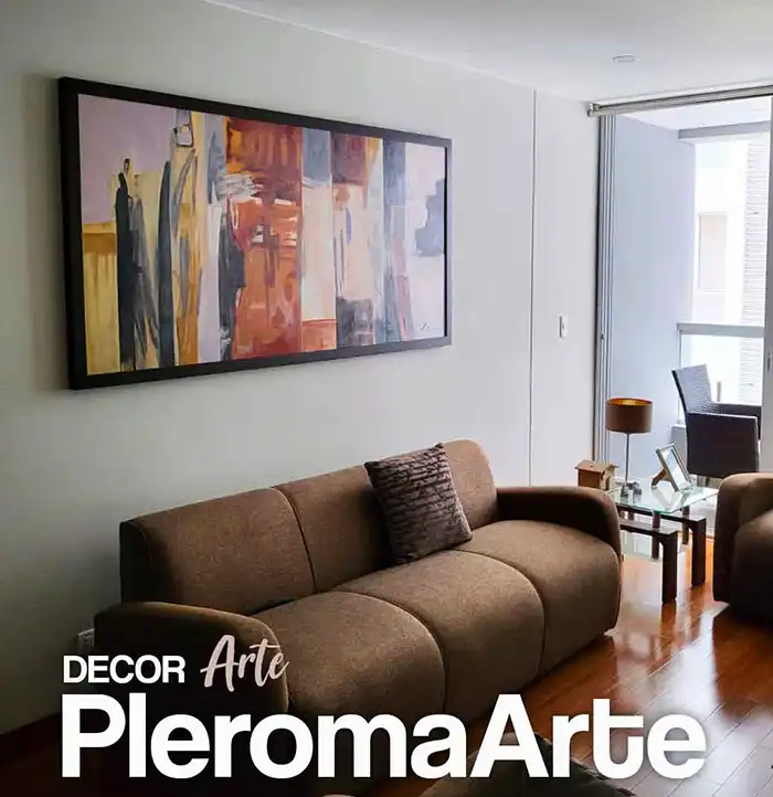 Vemos un hermoso cuadro para sala abstracto en la sala de uno de los clientes de la galería de Arte Pleroma Arte