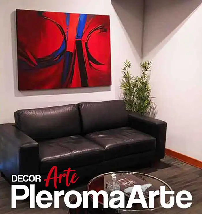 Observamos cuadros abstractos decorativos diseñados por la galería de arte Pleroma Arte