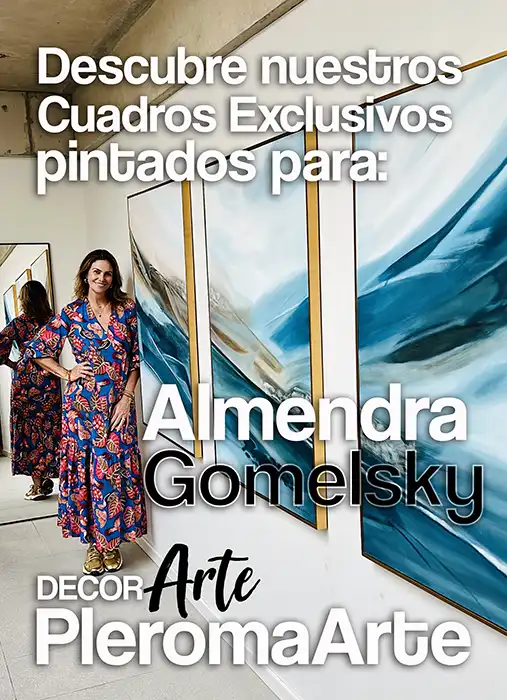 Observamos a la famosa y prestigiosa artista Almendra Gomelsky posando junto a los cuadros exclusivos que nuestra empresa Pleroma Arte ha creado para sus ambientes, realizando un diseño de cuadros elegante