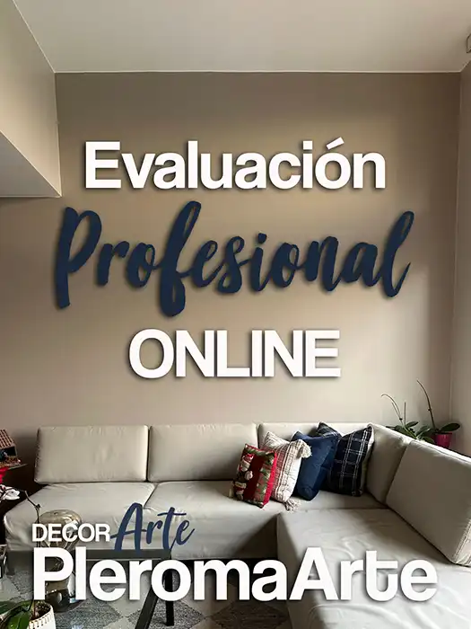 Podemos visualizar un espacio con una pared vacía en donde Pleroma Arte ha realizado un diseño de cuadros exclusivos