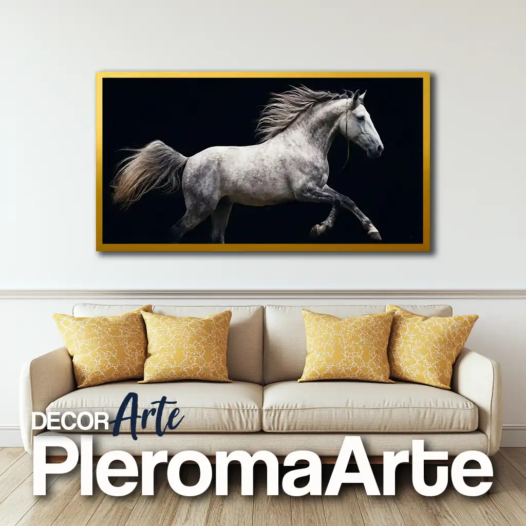 Pleroma Arte – Venta de cuadros de caballos Luz de Libertad con marco dorado, resaltando su elegancia y fuerza.