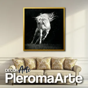 Venta de pinturas de caballos Galope de Luz con marco dorado, resaltando su elegancia y luminosidad.