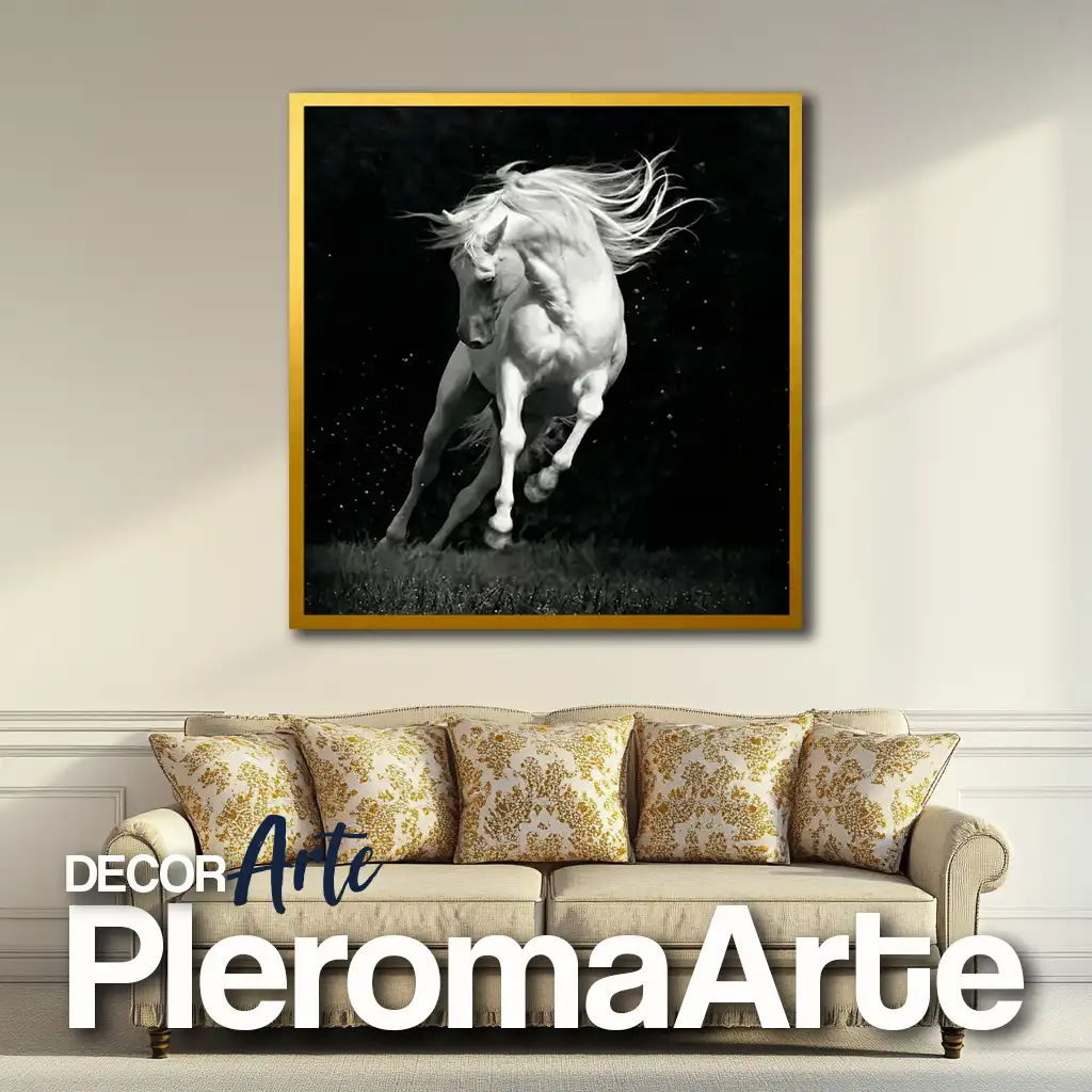Venta de pinturas de caballos Galope de Luz con marco dorado, resaltando su elegancia y luminosidad.